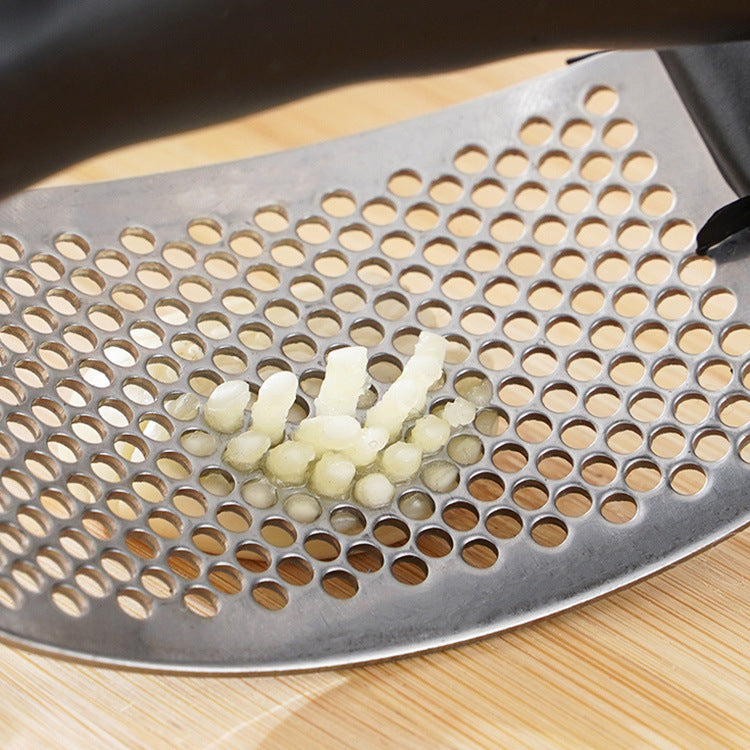 Stainless Steel Garlic Press with Ergonomic Plastic Handle – Manual Curved Garlic Crusher Tool, Household Kitchen Gadget, Easy to Use & Clean