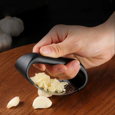 Stainless Steel Garlic Press with Ergonomic Plastic Handle – Manual Curved Garlic Crusher Tool, Household Kitchen Gadget, Easy to Use & Clean